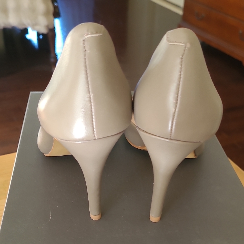 Vince Camuto Elona2 Leather Mouse Grey Taupe Pumps Heels Sz6.5 Bundle Discount - Picture 4 of 10